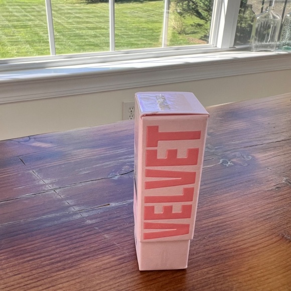 UNFAZED- New in Box Jeffree Star Velvet Trap Lipstick  Nude Olive Lipstick Green - Picture 6 of 7